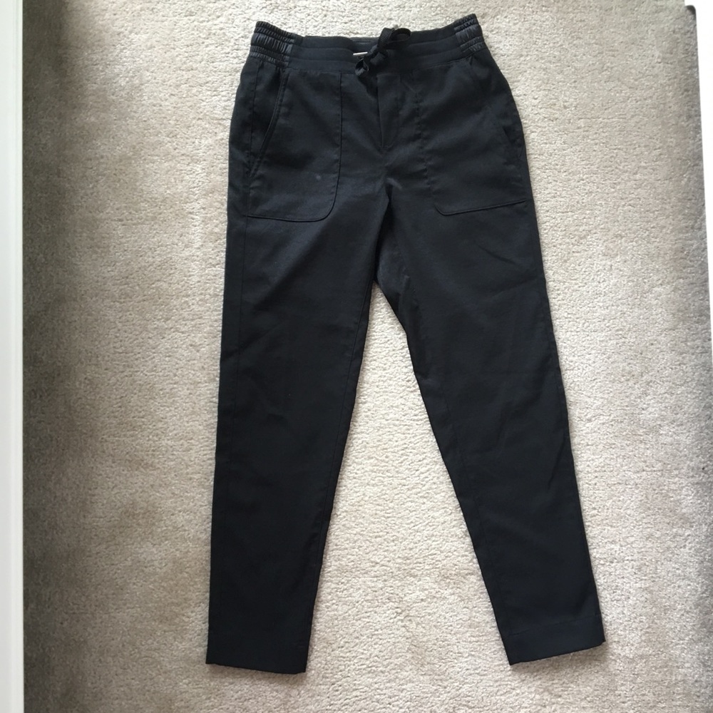 Lululemon above the ankle everyday wear pants